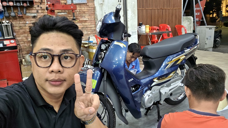 Bàn giao xe Honda Dream NCX 2026 màu xanh đá cho anh khách hàng VIP cuối tháng 7 9 Ban giao xe Honda Dream NCX 2026 mau xanh da cho anh khach hang VIP cuoi thang 7 1