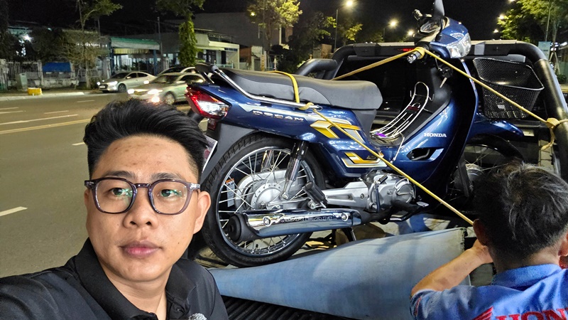 Bàn giao xe Honda Dream NCX 2026 màu xanh đá cho anh khách hàng VIP cuối tháng 7 18 Ban giao xe Honda Dream NCX 2026 mau xanh da cho anh khach hang VIP cuoi thang 7 2