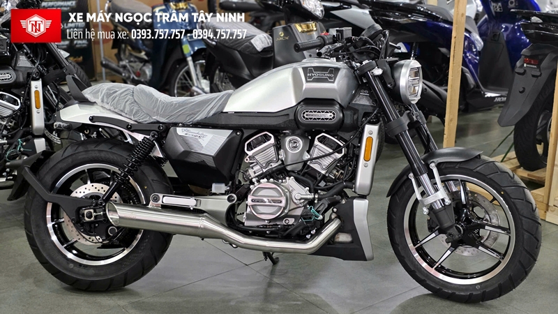 Cao 1m6 ngồi được không? HYOSUNG GV350X đã có mặt sẵn xe tại Xe máy Ngọc Trâm Tây Ninh 1 Cao 1m6 ngoi duoc khong HYOSUNG GV350X da co mat san xe tai Xe may Ngoc Tram Tay Ninh