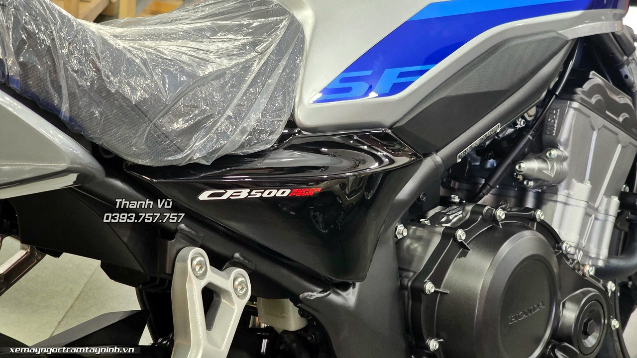 Honda CB500SF Super Four 2026 được phân phối tại Ngọc Trâm Tây Ninh – Vì sao mẫu xe 4 xi-lanh này được khách hàng yêu thích? 18 Honda CB500SF Super Four 2026 10