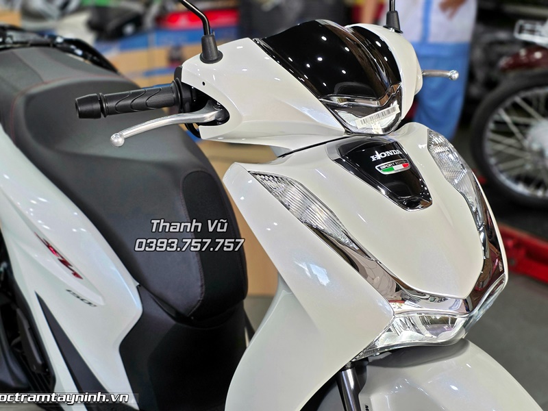 SH Ý 150i trắng pha lê 2025 chính thức có chủ – Khoảnh khắc đặc biệt tự tay khui thùng ngày 28/08/2026 2 SH Y 150i trang pha le 2025 chinh thuc co chu – Khoanh khac dac biet tu tay khui thung ngay 28082026 4