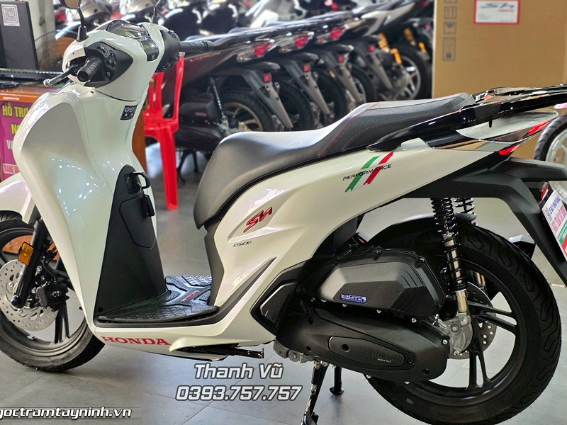 SH Ý 150i trắng pha lê 2025 chính thức có chủ – Khoảnh khắc đặc biệt tự tay khui thùng ngày 28/08/2026 3 SH Y 150i trang pha le 2025 chinh thuc co chu – Khoanh khac dac biet tu tay khui thung ngay 28082026 6