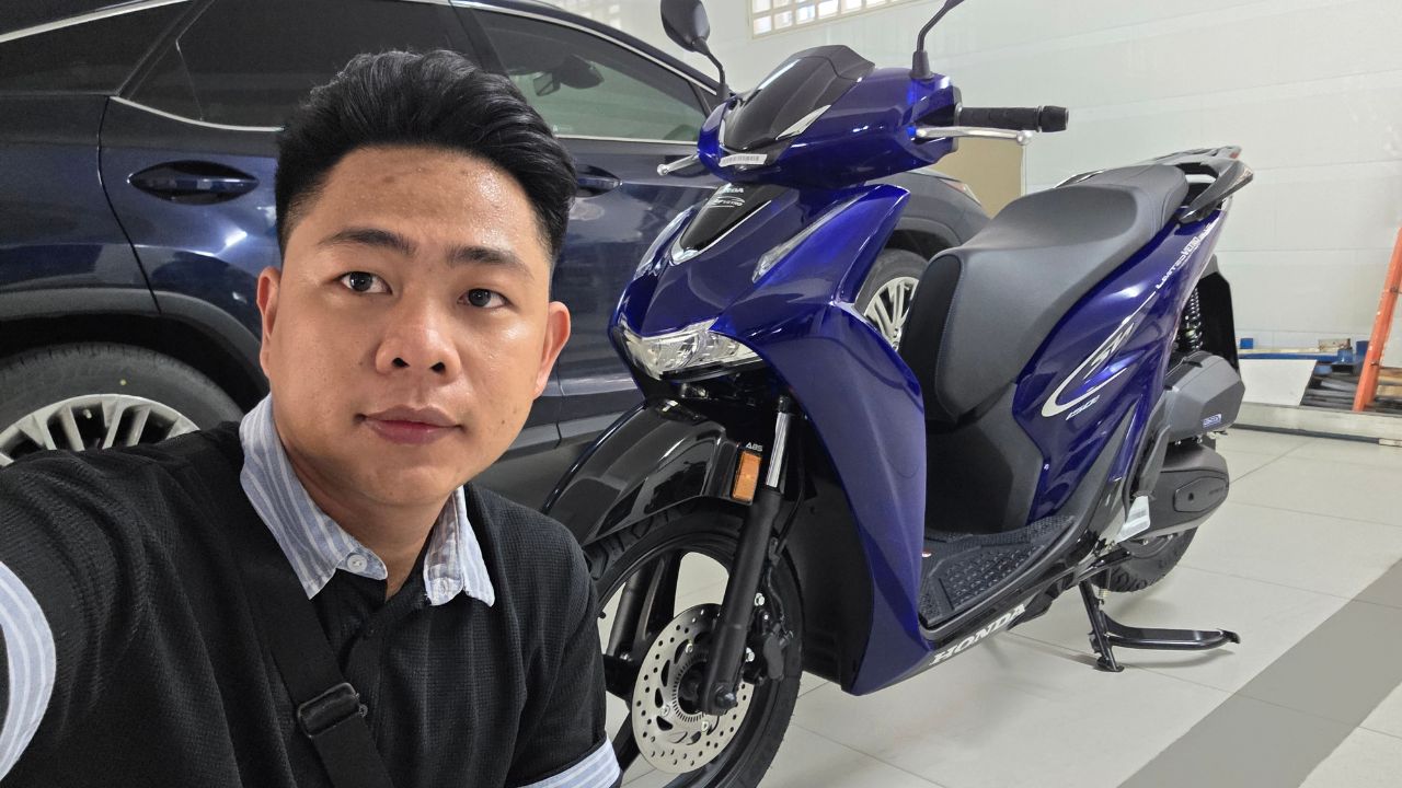 Giao xe khui thùng tận nhà Honda SH Ý 150i Vetro Blue Sapphire cho khách tại Quận 6 ngày 03/08/2026 2 Giao xe khui thùng tận nhà Honda SH Ý 150i Vetro Blue Sapphire