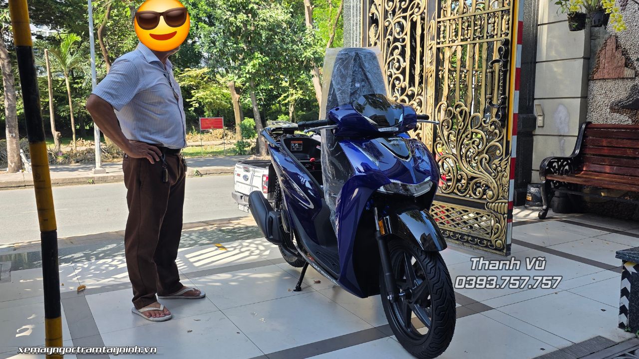 Giao xe khui thùng tận nhà Honda SH Ý 150i Vetro Blue Sapphire cho khách tại Quận 6 ngày 03/08/2026 3 Giao xe khui thùng tận nhà Honda SH Ý 150i Vetro Blue Sapphire