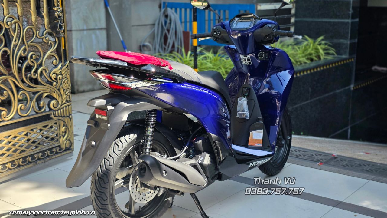 Honda SH 150i Italy Vetro Blue 2026, vì sao dàn áo trong suốt khiến mẫu SH này khác biệt? 6 Giao xe khui thùng tận nhà Honda SH Ý 150i Vetro Blue Sapphire