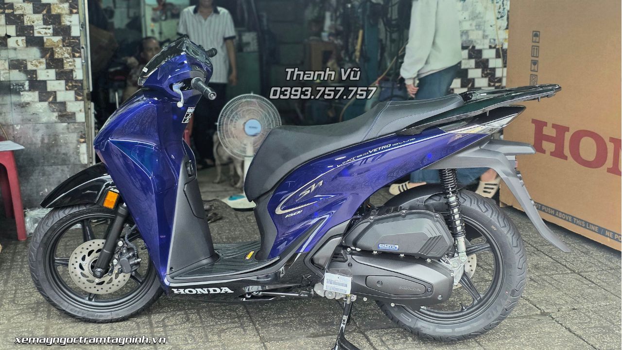 Honda SH 150i Vetro Blue lên đường về Long An, khách nhận xe vui cỡ nào? 2 Honda SH 150i Vetro Blue lên đường về Long An