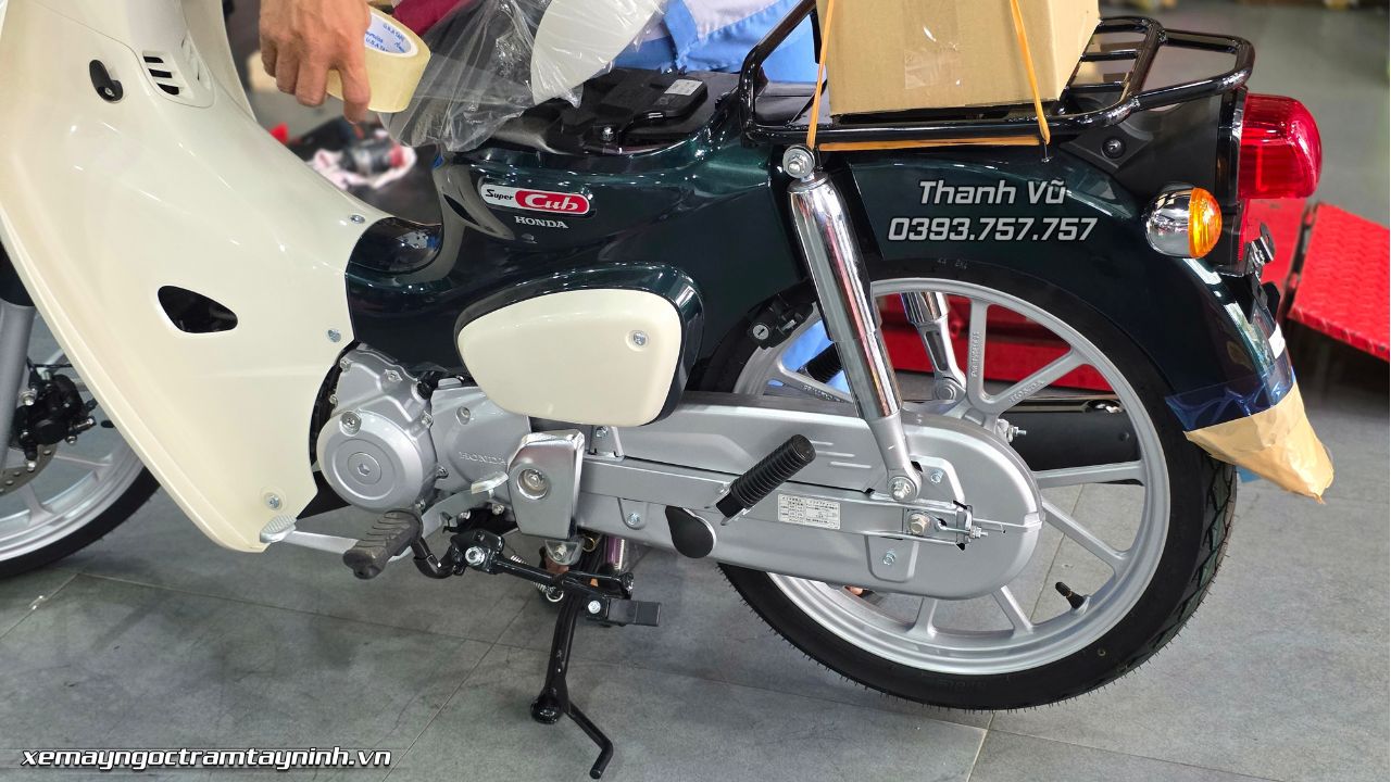 Honda Super Cub 110 ABS nhập Nhật đóng thùng giao ra Thủ đô Hà Nội 6 Honda Super Cub 110 ABS nhập Nhật đóng thùng giao ra Thủ đô Hà Nội