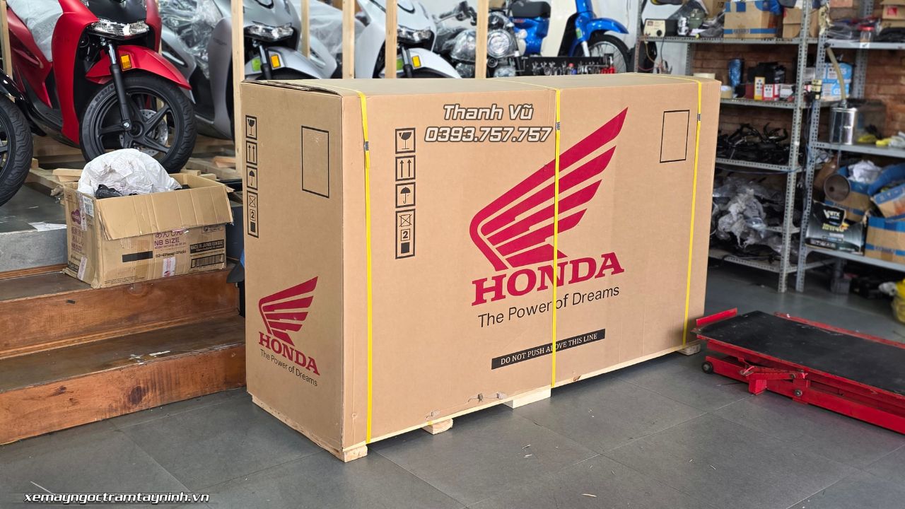 Honda Super Cub 110 ABS nhập Nhật đóng thùng giao ra Thủ đô Hà Nội 2 Honda Super Cub 110 ABS nhập Nhật đóng thùng giao ra Thủ đô Hà Nội