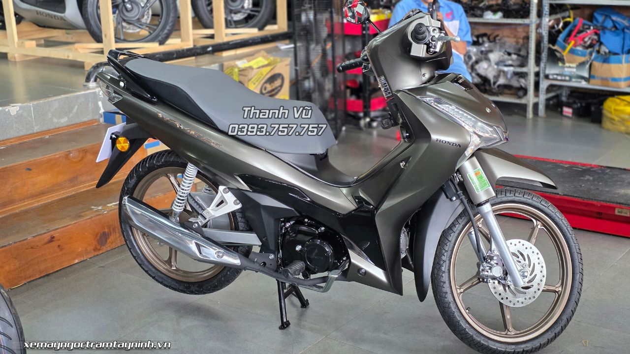 Honda Wave 125i 2026 màu nâu đen chính thức rời Xe Máy Ngọc Trâm Tây Ninh để bàn giao khách hàng tại Long An 6 Honda Wave 125i 2026 màu nâu đen chính thức rời Xe Máy Ngọc Trâm Tây Ninh để bàn giao khách hàng tại Long An