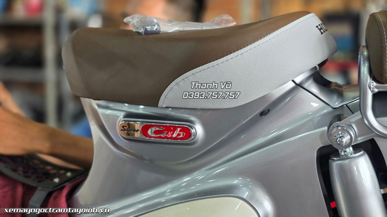 Khách Tây Ninh chốt Honda Super Cub C125 ABS 2026 màu bạc 8 Khách Tây Ninh chốt Honda Super Cub C125 ABS 2026 màu bạc