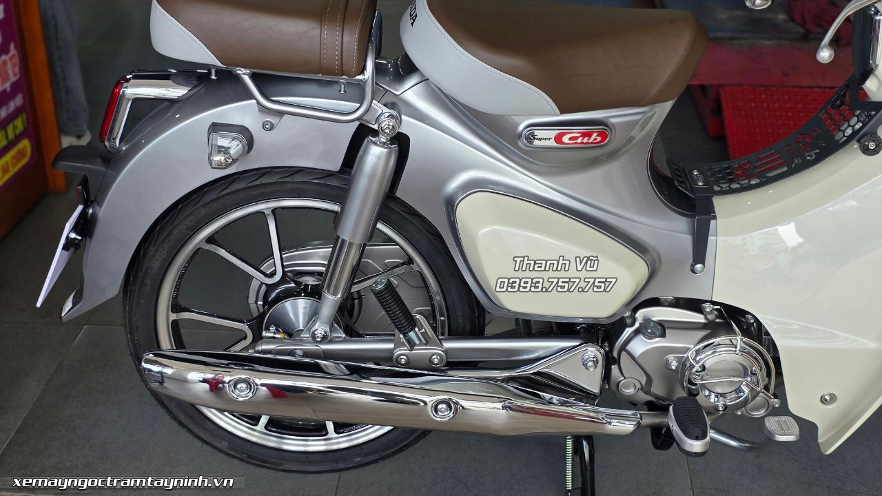 Khách Tây Ninh chốt Honda Super Cub C125 ABS 2026 màu bạc 6 Khách Tây Ninh chốt Honda Super Cub C125 ABS 2026 màu bạc