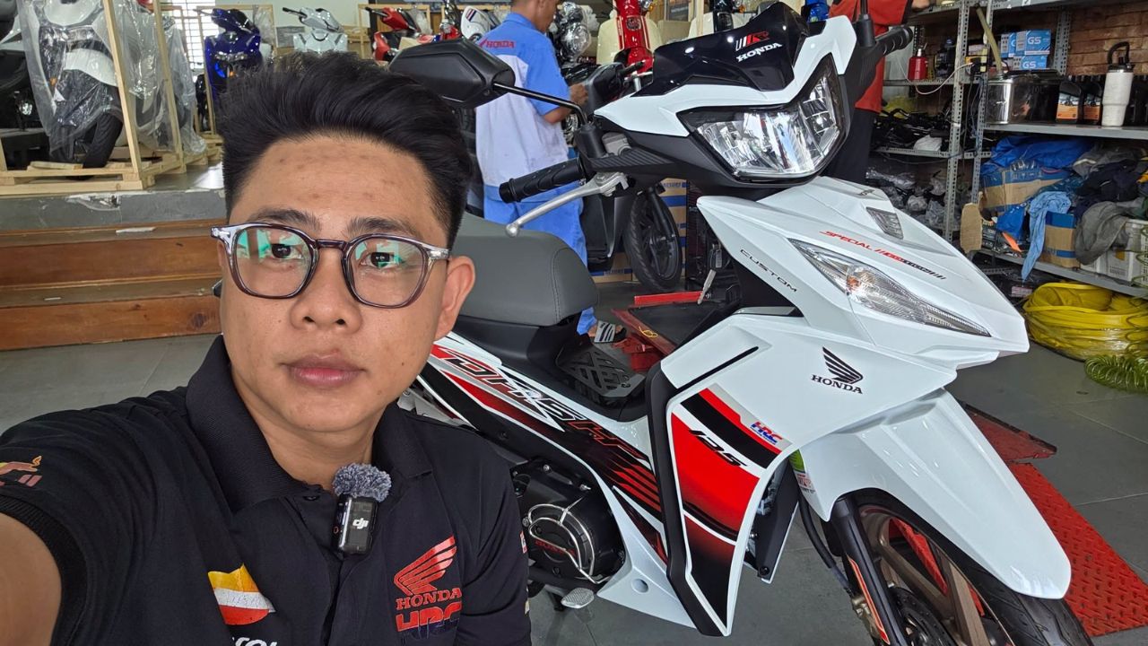 Honda Dash 125 R Malaysia giao cả xe lẫn chủ xe ngày 30/8/2026 | Quan trọng là phải đúng gu 2 Honda Dash 125 R Malaysia giao cả xe lẫn chủ xe